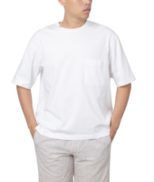 hombre joven en un recorte de maqueta de camiseta de gran tamaño, archivo png