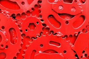 rueda dentada de metal rojo, ruedas dentadas y fondos de freno de pinza. parte de la máquina para papel tapiz y arte abstracto
