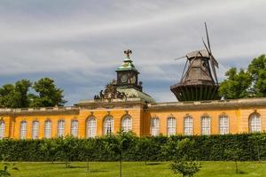 fachada sur de la galería de imágenes de sanssouci en potsdam, alemania foto