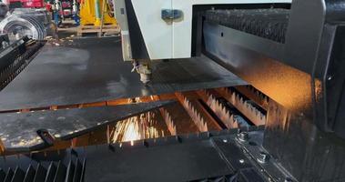 macchina industriale laser al plasma cnc. video