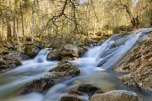 cascada en madriu perafita claror valle en andorra, patrimonio mundial de la unesco foto