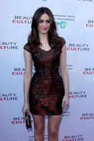 los angeles, 19 de mayo - emmy rossum llegando a la noche de apertura de la exhibición de cultura de la belleza en el espacio annenberg para fotografía el 19 de mayo de 2011 en la ciudad del siglo, ca foto