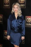 los angeles, 6 de enero - debby ryan en la experiencia de la celebridad con debby ryan en el universal hilton el 6 de enero de 2016 en universal city, ca foto