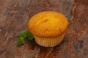 muffin dulce y sabroso servido con menta foto