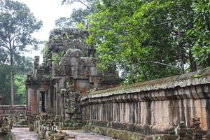 Angkor Wat complex photo