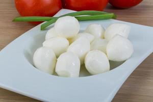 bolas de queso mozzarella foto