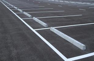 estacionamientos vacíos foto