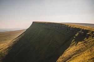 llyn y fan fach en el parque nacional de brecon beacons foto