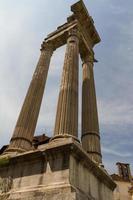 ruinas por teatro di marcello, roma - italia foto