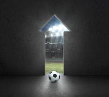 pelota de fútbol frente a una gran puerta brillante. concepto de campeón y el camino hacia el éxito foto