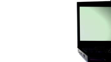 dolly recht op moderne laptop met led-verlichting video