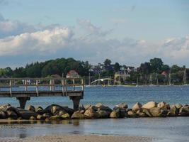 la ciudad de eckernfoerde en el mar báltico foto