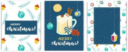 conjunto vectorial de postales navideñas con juguetes retro, ramas de abeto y taza de ponche de huevo sobre fondo azul oscuro. vector