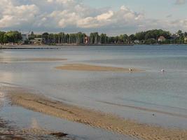 la ciudad de eckernfoerde en el mar báltico foto