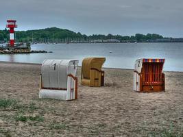 la ciudad de eckernfoerde en el mar báltico foto