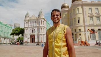 dançarina de frevo no carnaval de rua em recife, pernambuco, brasil. video