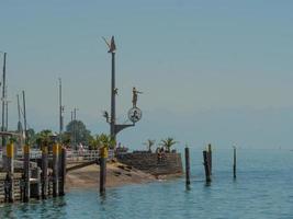 meersburg en el lago de constanza en alemania foto