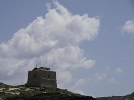 la isla de gozo en el mar mediterráneo foto