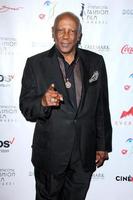 los angeles, 25 de octubre - lou gossett jr en los premios internacionales de moda cinematográfica en el teatro saban el 25 de octubre de 2015 en los angeles, ca foto