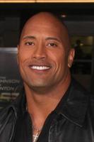 los angeles, 22 de noviembre - dwayne johnson, también conocido como the rock llega al estreno más rápido en el teatro chino de grauman el 22 de noviembre de 2010 en los angeles, ca foto