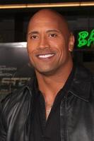 los angeles, 22 de noviembre - dwayne johnson, también conocido como the rock llega al estreno más rápido en el teatro chino de grauman el 22 de noviembre de 2010 en los angeles, ca foto