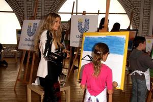 los angeles, 20 de noviembre - fergie, stacey ferguson en el lanzamiento de la luz del sol del proyecto unilever en el día universal del niño en solar studios el 20 de noviembre de 2013 en glendale, ca foto