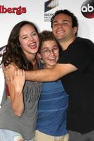 vlos angeles, 3 de septiembre - hayley orrantia, sean giambrone, troy gentile en el evento de prensa de the goldbergs en moonlight rollerway el 3 de septiembre de 2014 en glendale, ca foto