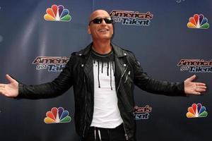 los angeles, 22 de abril - howie mandel en las audiciones de america s got talent los angeles llegadas al dolby theater el 22 de abril de 2014 en los angeles, ca foto