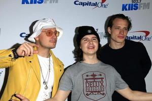 los angeles, 2 de diciembre - mark falgren, lukas graham forchhammer, magnus larsson en el 102.7kiis fm s jingle ball 2016 en el Staples Center el 2 de diciembre de 2016 en los angeles, ca foto