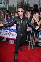 los angeles, 24 de abril - howie mandel llega a las audiciones de america s got talent los angeles en el pantages theater el 24 de abril de 2013 en los angeles, ca foto