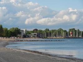 la ciudad de eckernfoerde en el mar báltico foto