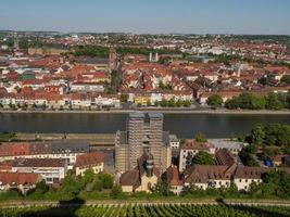 la ciudad de wuerzburg en el río principal foto