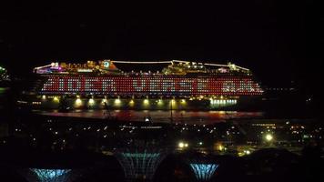 Singapur 23. November 2018 - Ozeanschiff in Singapur Cruise Center Regional Ferry Terminal Harbourfront, Blick vom Singapore Flyer video