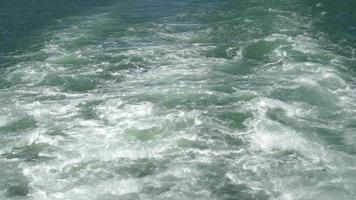 vague créée pendant le ferry de penang video