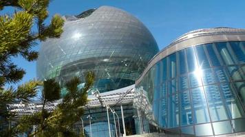 astana, khazachstan, 15 april 2018 - astana expo 2017 voor het globegebouw video