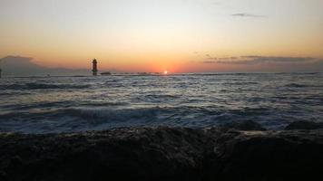video de lapso de tiempo del amanecer en la playa de sanur bali