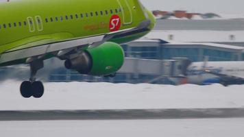 NOVOSIBIRSK, RUSSIAN FEDERATION JANUARY 22, 2017 - Airbus 320 S7 Airlines VP BOG approaching and landing. Unoficial spotting in Tolmachevo airport -OVB- video
