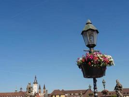 la ciudad de wuerzburg en el río principal foto