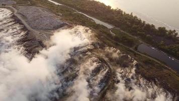 Large portion of garbage landfill site is burn video