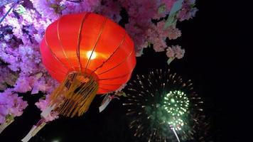 lanterna de ano novo chinês com fogos de artifício