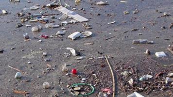 água suja harbage plástico poluição resíduos video