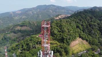 tour d'antenne de télécommunication vue aérienne