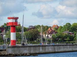 la ciudad de eckernfoerde en el mar báltico foto