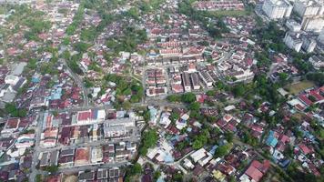 drone view paya terubong ciudad suburbana video