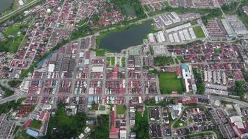 vue aérienne de la vieille ville de kampar video