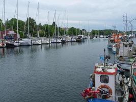 la ciudad de eckernfoerde en el mar báltico foto