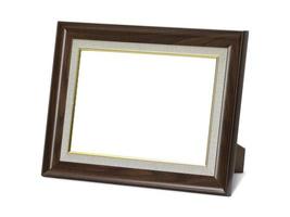 marco de imagen de escritorio de madera aislado en blanco foto