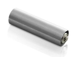 trazado de recorte aa batería alcalina sobre un fondo blanco, aislado, foto de alta calidad