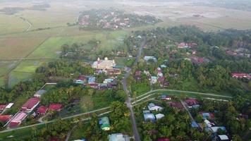 Luftbild Malays Kampung und Moschee