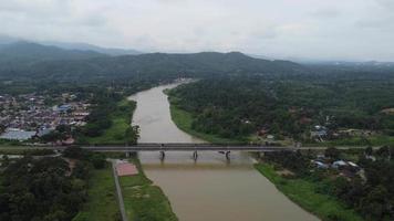 luchtfoto victoria bridge, kuala kangsar video